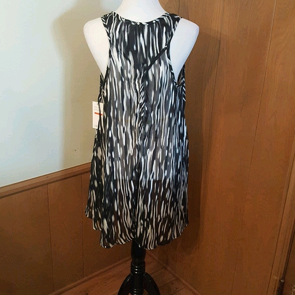 Top - Picture 2 of 2